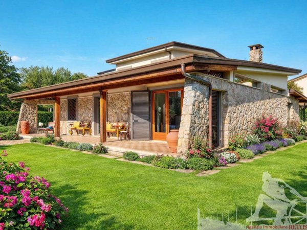 casa indipendente in vendita a Forte dei Marmi in zona Vittoria Apuana