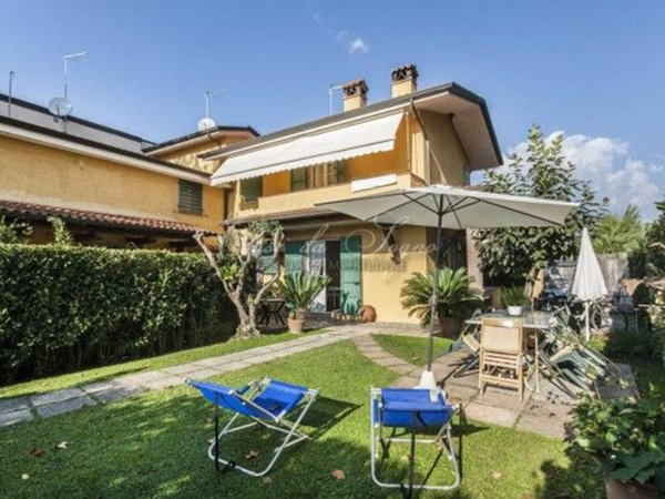 casa indipendente in vendita a Forte dei Marmi