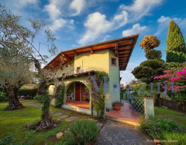 casa indipendente in vendita a Forte dei Marmi