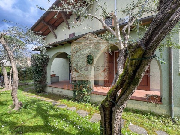 casa indipendente in vendita a Forte dei Marmi
