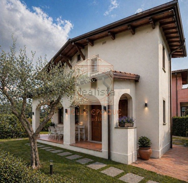 casa indipendente in vendita a Forte dei Marmi in zona Roma Imperiale
