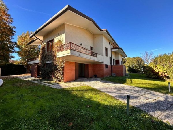 casa indipendente in vendita a Forte dei Marmi