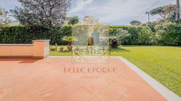 casa indipendente in vendita a Forte dei Marmi in zona Vittoria Apuana