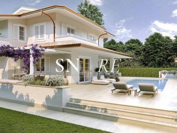casa indipendente in vendita a Forte dei Marmi in zona Roma Imperiale