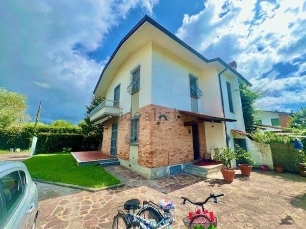 casa indipendente in vendita a Forte dei Marmi