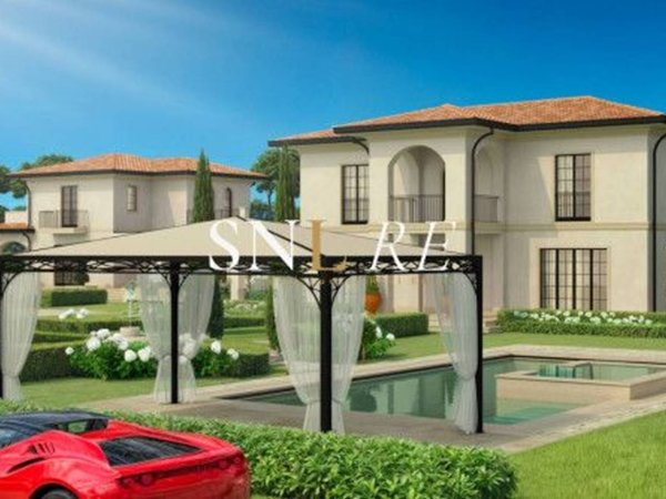 casa indipendente in vendita a Forte dei Marmi in zona Roma Imperiale