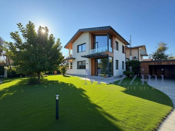 casa indipendente in vendita a Forte dei Marmi in zona Vittoria Apuana