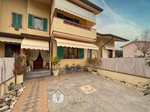 casa indipendente in vendita a Forte dei Marmi in zona Vittoria Apuana
