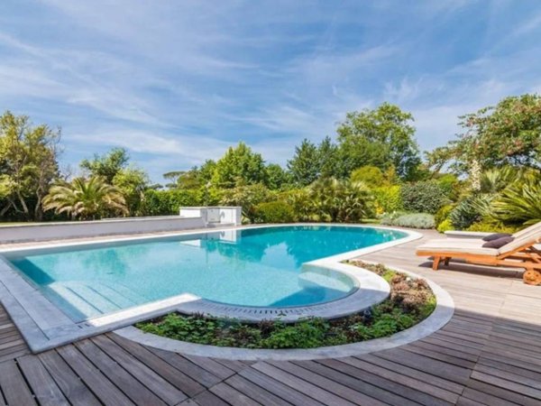 casa indipendente in vendita a Forte dei Marmi in zona Vittoria Apuana