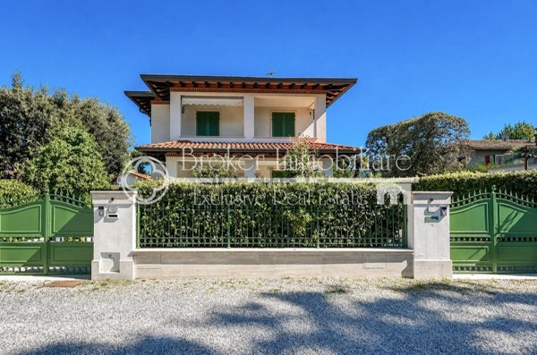 casa indipendente in vendita a Forte dei Marmi in zona Vittoria Apuana