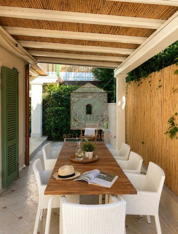 casa indipendente in vendita a Forte dei Marmi in zona Vittoria Apuana