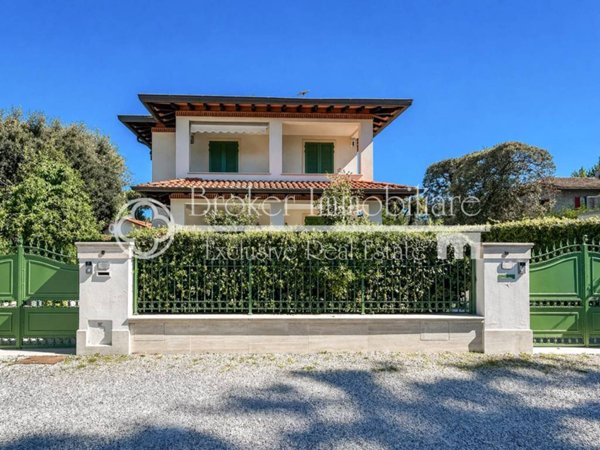 casa indipendente in vendita a Forte dei Marmi in zona Vittoria Apuana