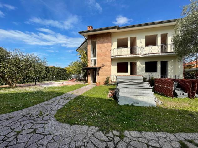 casa indipendente in vendita a Forte dei Marmi in zona Vittoria Apuana