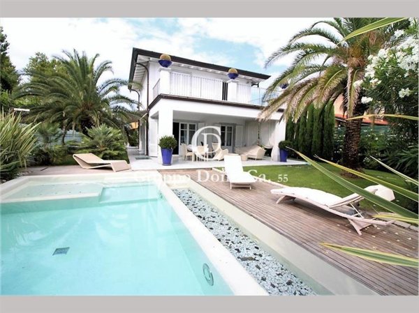 casa indipendente in vendita a Forte dei Marmi in zona Vittoria Apuana