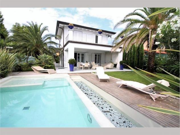 casa indipendente in vendita a Forte dei Marmi in zona Vittoria Apuana
