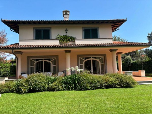 casa indipendente in vendita a Forte dei Marmi in zona Vittoria Apuana