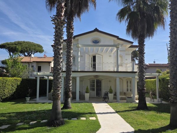 casa indipendente in vendita a Forte dei Marmi in zona Vittoria Apuana