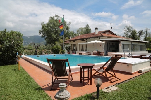 casa indipendente in vendita a Forte dei Marmi in zona Vaiana