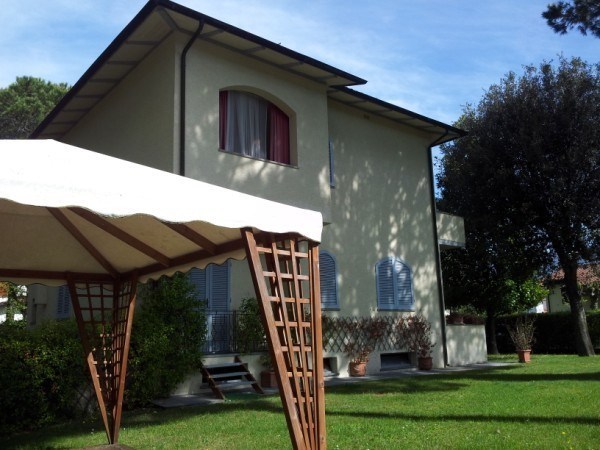casa indipendente in vendita a Forte dei Marmi in zona Vittoria Apuana