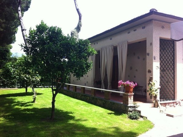 casa indipendente in vendita a Forte dei Marmi in zona Vittoria Apuana