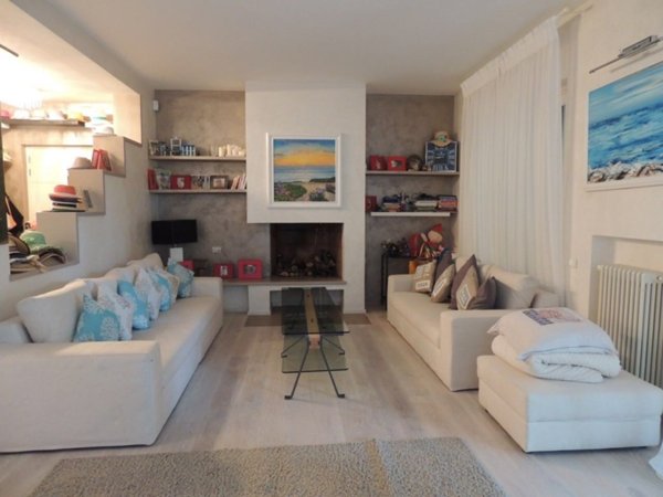 casa indipendente in vendita a Forte dei Marmi in zona Vittoria Apuana