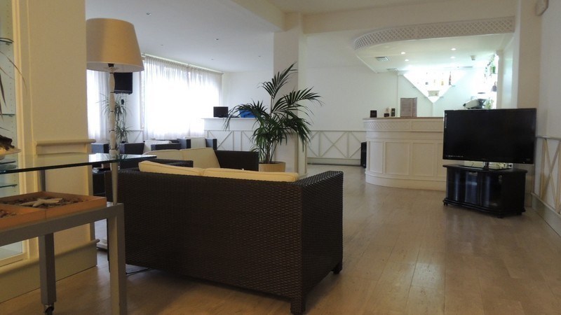 negozio in vendita a Forte dei Marmi in zona Vittoria Apuana