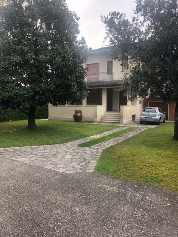 casa indipendente in vendita a Forte dei Marmi in zona Vittoria Apuana