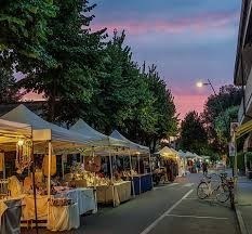 locale commerciale in vendita a Forte dei Marmi in zona Vittoria Apuana