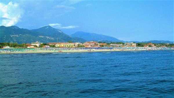 negozio in vendita a Forte dei Marmi