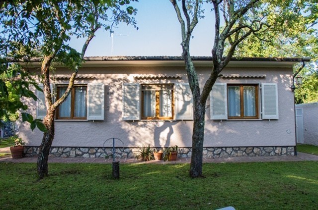 casa indipendente in vendita a Forte dei Marmi in zona Vittoria Apuana