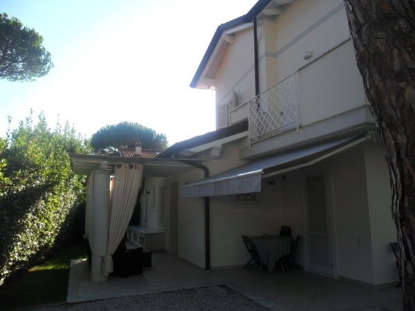 casa indipendente in vendita a Forte dei Marmi in zona Vittoria Apuana