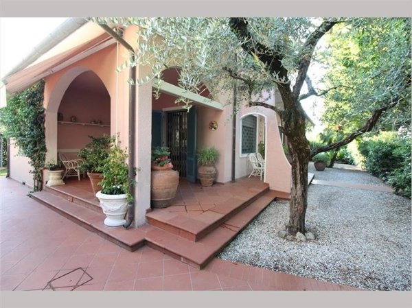 casa indipendente in vendita a Forte dei Marmi