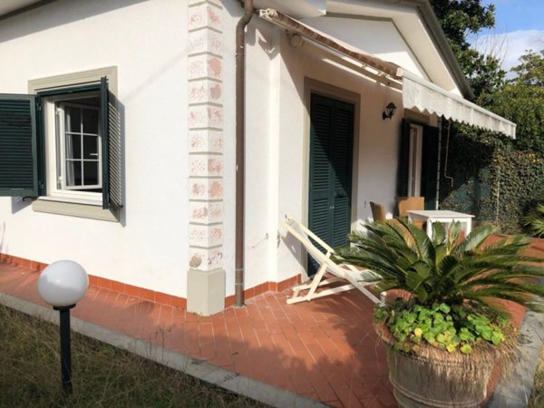 casa indipendente in vendita a Forte dei Marmi in zona Vittoria Apuana