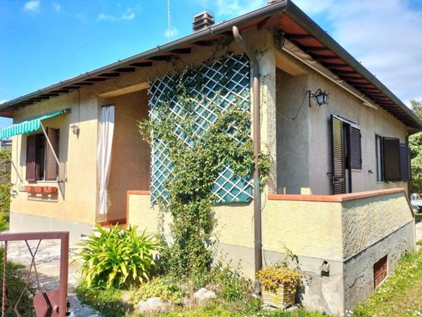 casa indipendente in vendita a Forte dei Marmi in zona Vaiana