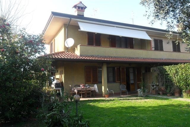 casa indipendente in vendita a Forte dei Marmi in zona Vaiana