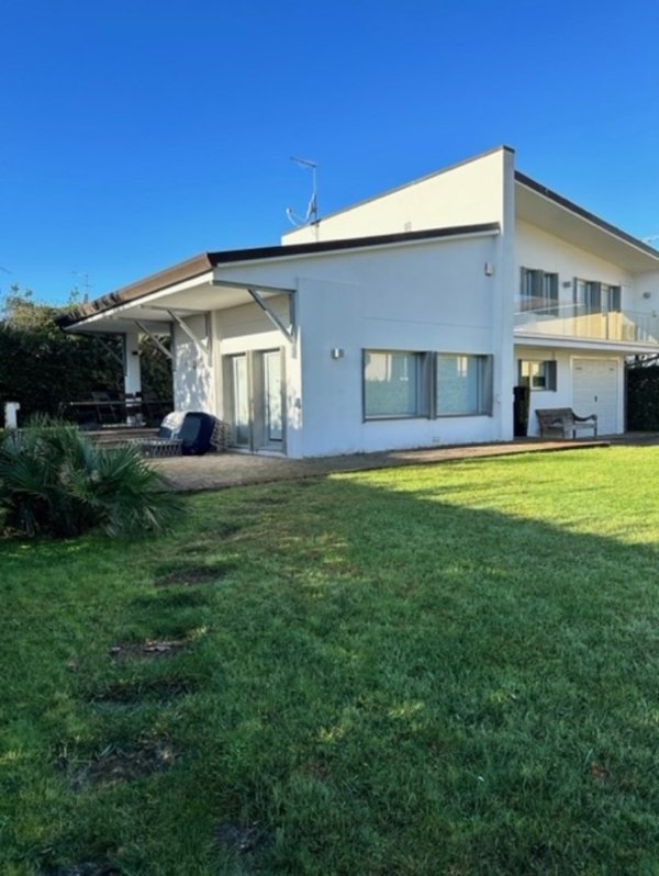casa indipendente in vendita a Forte dei Marmi in zona Vittoria Apuana
