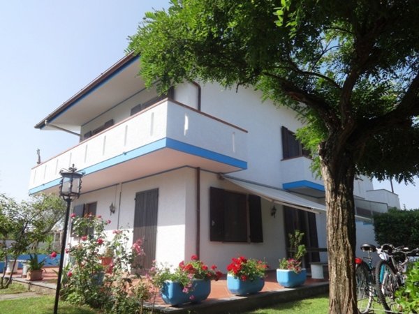 casa indipendente in vendita a Forte dei Marmi in zona Vittoria Apuana