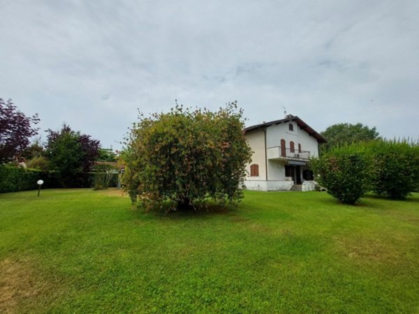 casa indipendente in vendita a Forte dei Marmi in zona Vittoria Apuana