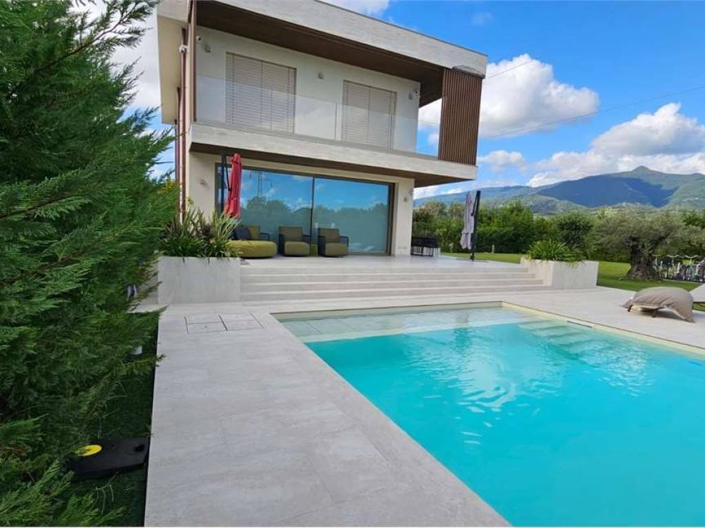 casa indipendente in vendita a Forte dei Marmi in zona Vittoria Apuana