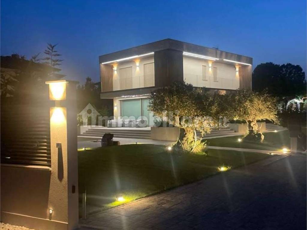 casa indipendente in vendita a Forte dei Marmi in zona Vittoria Apuana