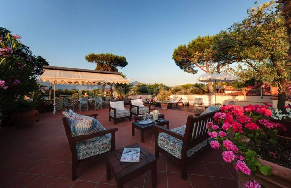 appartamento in vendita a Forte dei Marmi in zona Roma Imperiale