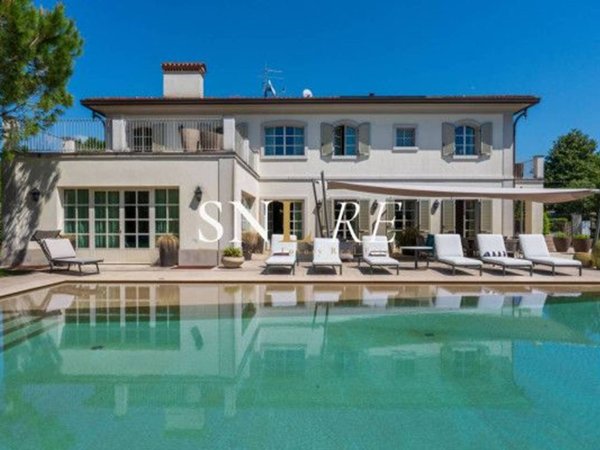 casa indipendente in vendita a Forte dei Marmi in zona Vittoria Apuana