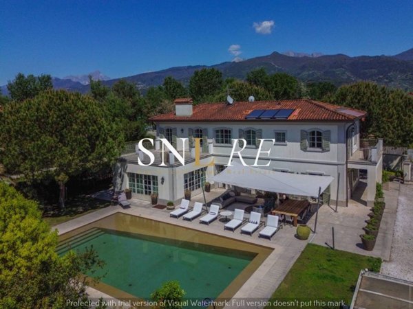 casa indipendente in vendita a Forte dei Marmi in zona Vittoria Apuana