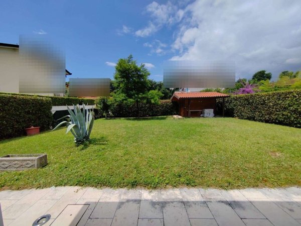 casa indipendente in vendita a Forte dei Marmi in zona Vittoria Apuana