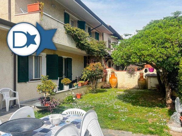 casa indipendente in vendita a Forte dei Marmi