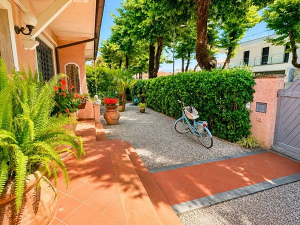 casa indipendente in vendita a Forte dei Marmi