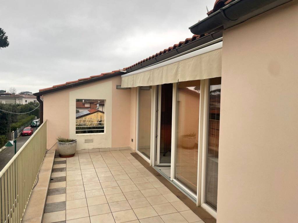 appartamento in vendita a Forte dei Marmi in zona Roma Imperiale