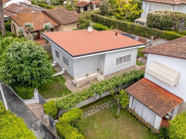 casa indipendente in vendita a Forte dei Marmi