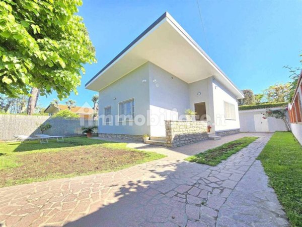 casa indipendente in vendita a Forte dei Marmi