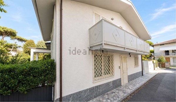 casa indipendente in vendita a Forte dei Marmi in zona Vittoria Apuana